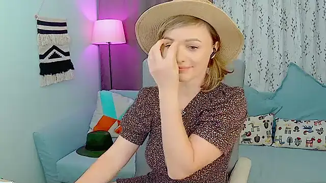 Snapshot of NandiSmile chatting on 10/29/25, 04:39 NandiSmile online show from 10/29/25, 04:39