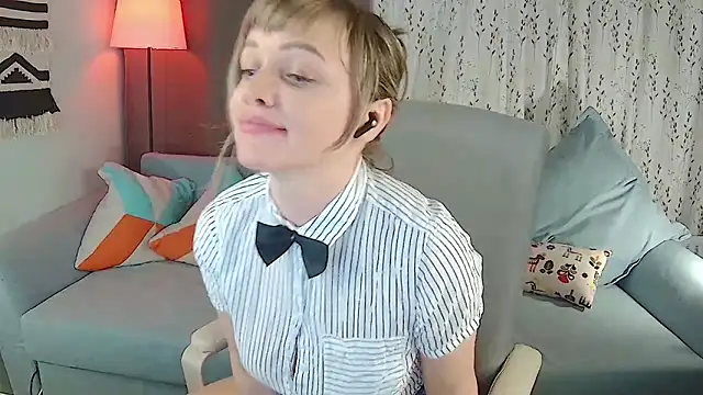 Snapshot of NandiSmile chatting on 02/17/26, 05:32 NandiSmile online show from 02/17/26, 05:32