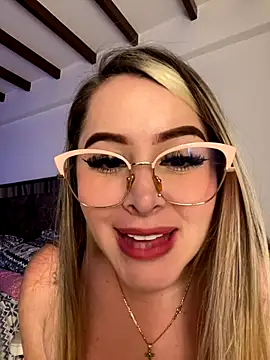 Snapshot of natashasweet chatting on 09/28/25, 03:24 natashasweet online show from 09/28/25, 03:24