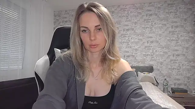 AlissonBia online show from 10/02/25, 03:59