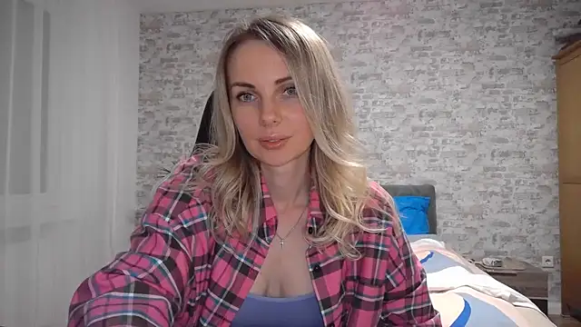 AlissonBia online show from 09/22/25, 09:32