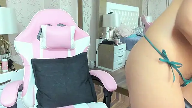 TaraaHot online show from 12/17/25, 02:05