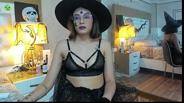 TaraaHot online show from 10/31/25, 03:25