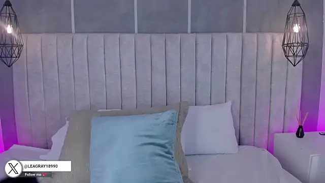 lea gray online show from 11/27/25, 06:19