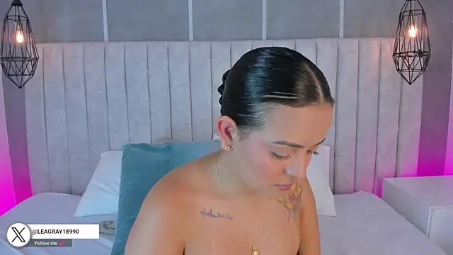 lea gray online show from 11/18/25, 06:44