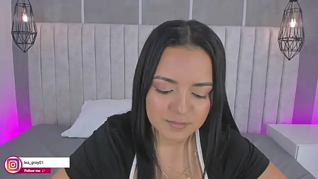 lea gray online show from 11/11/25, 07:08