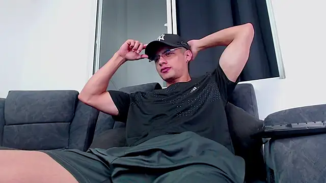 Stiven CL online show from 10/02/25, 03:26