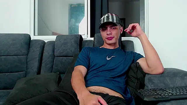 Stiven CL online show from 10/07/25, 05:41