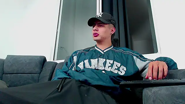 Stiven CL online show from 10/01/25, 05:45