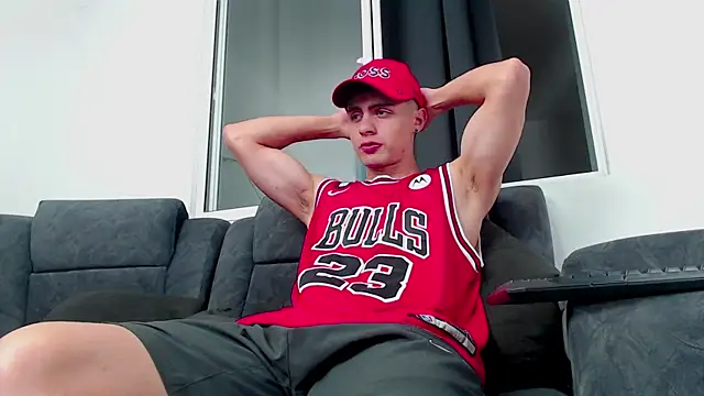 Stiven CL online show from 10/04/25, 08:54