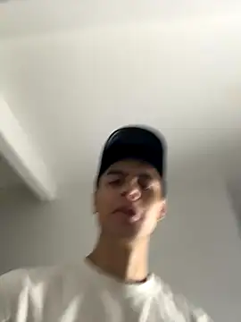 Stiven CL online show from 10/26/25, 09:48