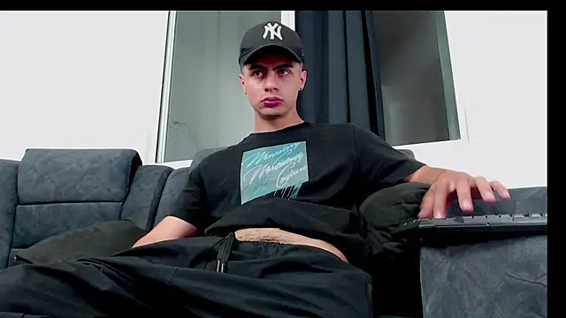 Stiven CL online show from 09/18/25, 03:59