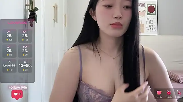 Snapshot of rose-u chatting on 07/05/26, 01:21 rose-u online show from 07/05/26, 01:21