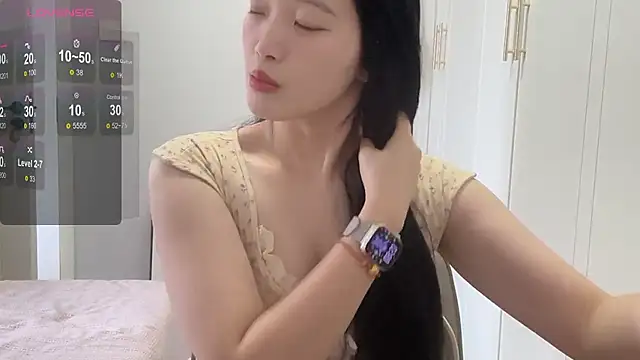 rose-u online show from 11/12/25, 01:54