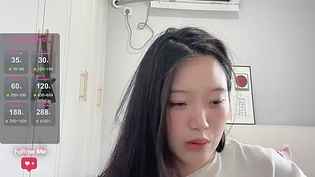 Snapshot of rose-u chatting on 06/22/26, 01:22 rose-u online show from 06/22/26, 01:22