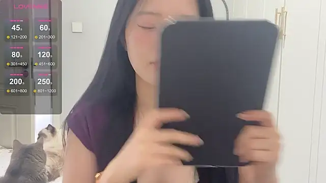 rose-u online show from 10/28/25, 01:28