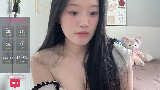 Snapshot of rose-u chatting on 06/18/26, 04:33 rose-u online show from 06/18/26, 04:33