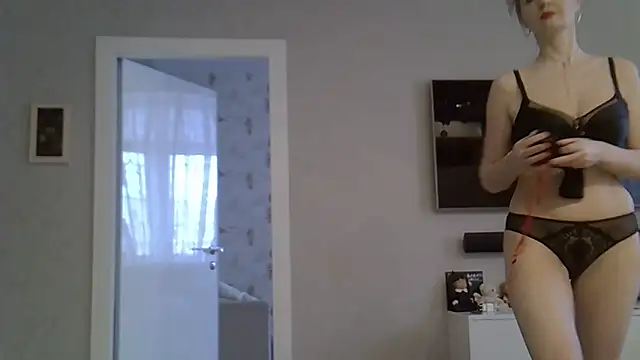 ZarinaSwift online show from 12/17/25, 04:39