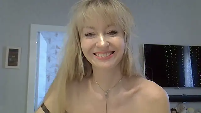 Snapshot of ZarinaSwift chatting on 02/19/26, 04:42 ZarinaSwift online show from 02/19/26, 04:42