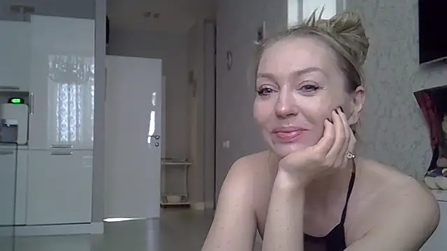 Snapshot of ZarinaSwift chatting on 03/11/25, 04:41 ZarinaSwift online show from 03/11/25, 04:41