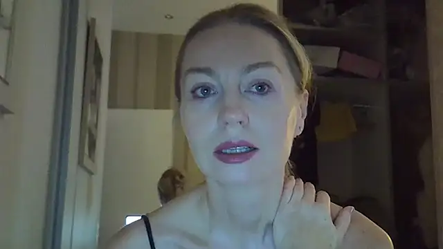 ZarinaSwift online show from 10/22/25, 04:23