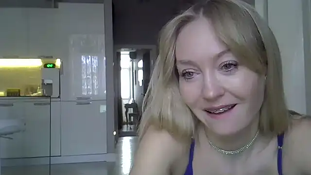 Snapshot of ZarinaSwift chatting on 01/22/25, 04:44 ZarinaSwift online show from 01/22/25, 04:44