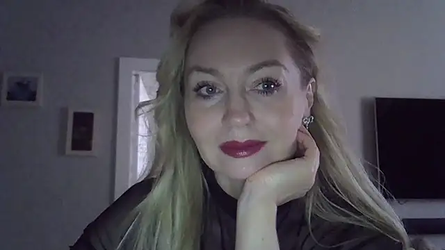 Snapshot of ZarinaSwift chatting on 10/08/25, 04:36 ZarinaSwift online show from 10/08/25, 04:36
