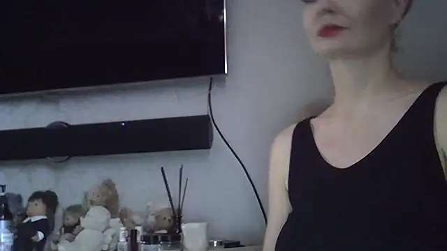Snapshot of ZarinaSwift chatting on 09/15/25, 04:24 ZarinaSwift online show from 09/15/25, 04:24