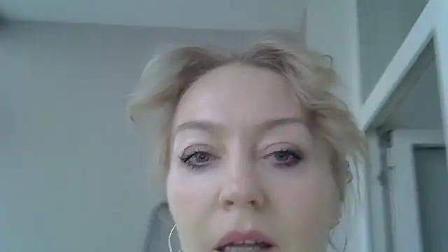 ZarinaSwift online show from 12/19/25, 04:49