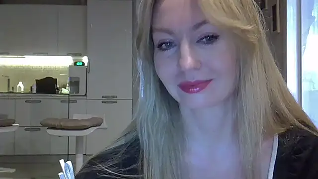Snapshot of ZarinaSwift chatting on 02/10/25, 04:52 ZarinaSwift online show from 02/10/25, 04:52