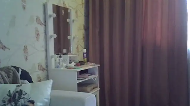 ZarinaSwift online show from 11/27/25, 04:35