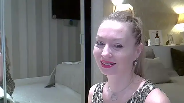 Snapshot of ZarinaSwift chatting on 01/09/25, 04:30 ZarinaSwift online show from 01/09/25, 04:30