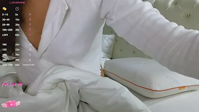 LaraSkinny online show from 11/12/25, 02:15