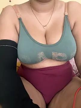 Snapshot of OnlyPragya chatting on 10/14/25, 01:17 OnlyPragya online show from 10/14/25, 01:17