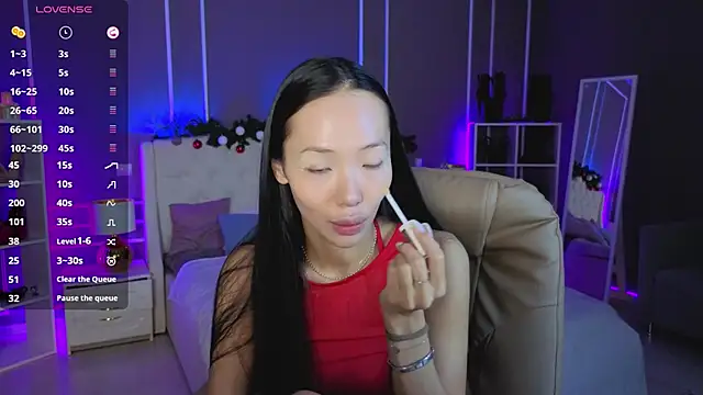 Snapshot of _MIURA_ chatting on 12/17/25, 01:10 MIURA online show from 12/17/25, 01:10