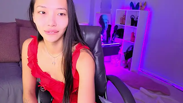 Snapshot of _MIURA_ chatting on 11/16/25, 12:59 MIURA online show from 11/16/25, 12:59