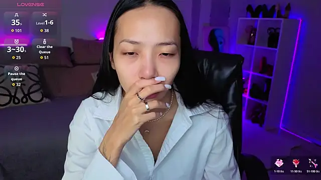 Snapshot of _MIURA_ chatting on 12/02/25, 01:06 MIURA online show from 12/02/25, 01:06