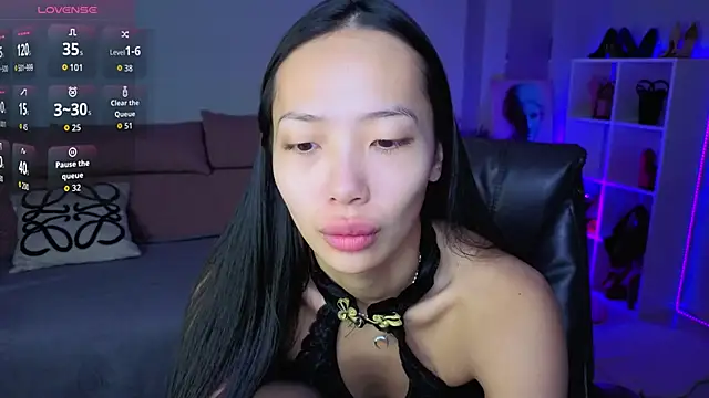 Snapshot of _MIURA_ chatting on 11/26/25, 01:05 MIURA online show from 11/26/25, 01:05