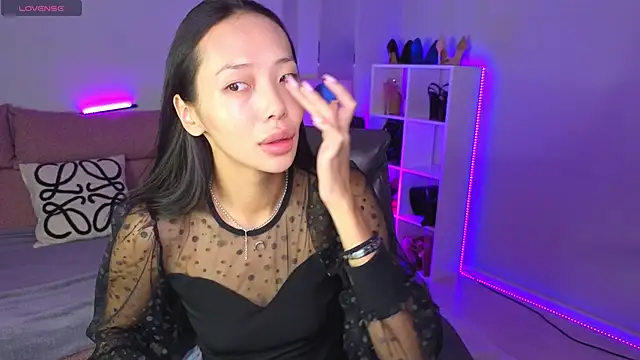 Snapshot of _MIURA_ chatting on 10/20/25, 12:56 MIURA online show from 10/20/25, 12:56