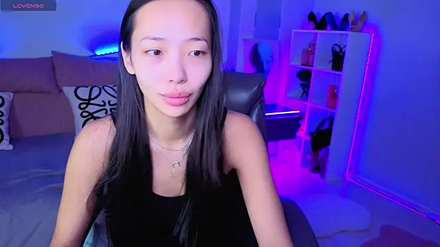 Snapshot of _MIURA_ chatting on 11/14/25, 01:09 MIURA online show from 11/14/25, 01:09