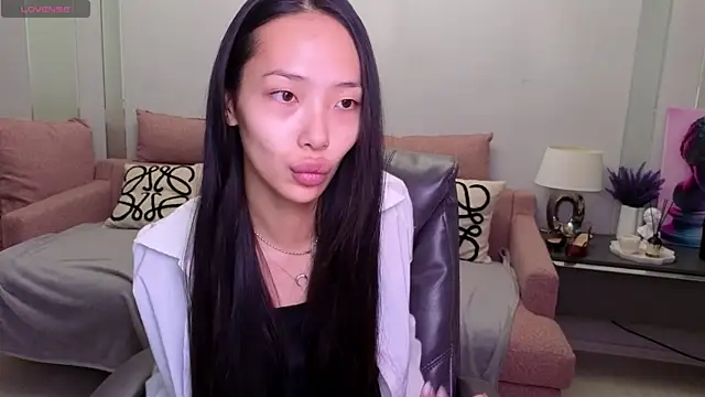 Snapshot of _MIURA_ chatting on 10/08/25, 01:07 MIURA online show from 10/08/25, 01:07