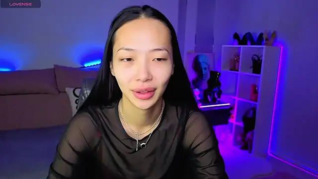 Snapshot of _MIURA_ chatting on 11/13/25, 01:09 MIURA online show from 11/13/25, 01:09