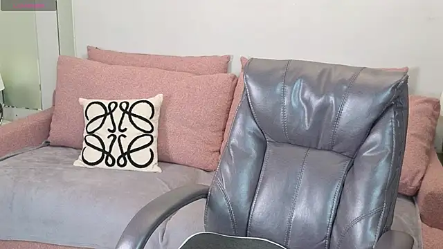 Snapshot of _MIURA_ chatting on 09/09/25, 01:05 MIURA online show from 09/09/25, 01:05