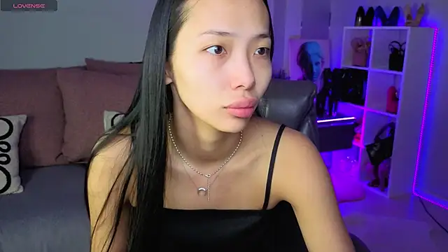 Snapshot of _MIURA_ chatting on 11/23/25, 01:04 MIURA online show from 11/23/25, 01:04