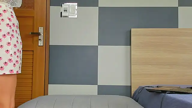 Kiera Thomas online show from 12/04/25, 06:45