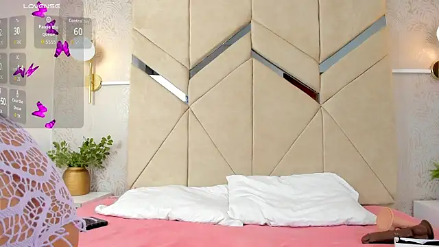 LiaVelez online show from 12/18/25, 01:48