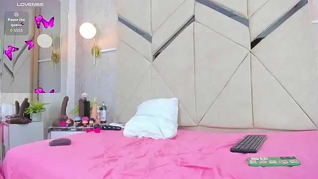 LiaVelez online show from 04/18/26, 02:08