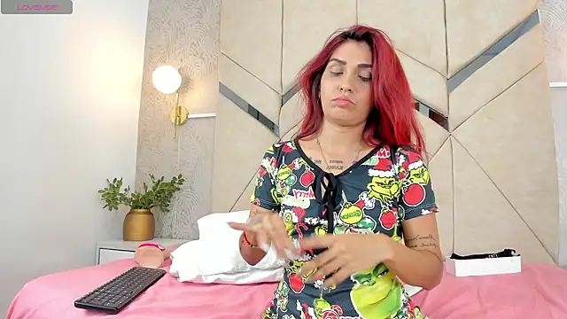 LiaVelez online show from 11/27/25, 02:50