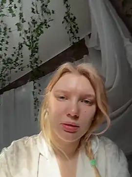 Snapshot of AmmyHot chatting on 02/27/26, 04:34 AmmyHot online show from 02/27/26, 04:34