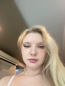 AmmyHot online show from 04/22/26, 05:03